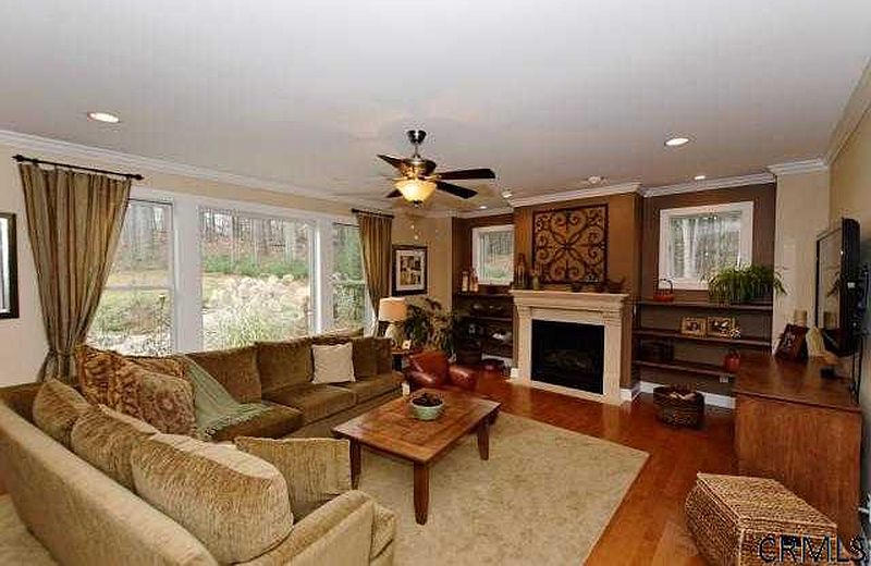 5th image of 208 STOYKA Place