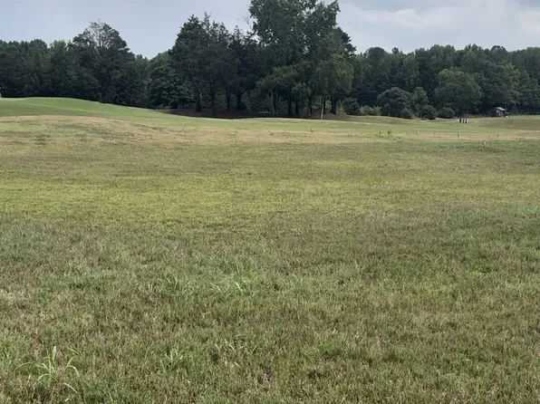 31 Adams Dr, Commerce, GA 30530