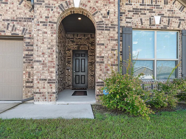 13921 Abraham Lincoln St — Photo 4