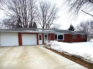 1005 West St, Yankton, SD 57078