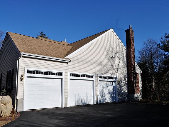 3 Car Oversized Garage w/ high Ceilings