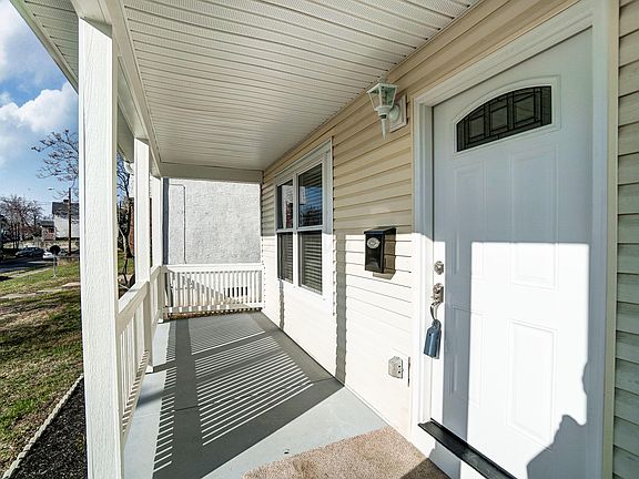 3rd image of 1524 Harvard Ave