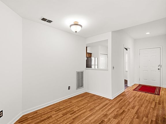 4th image of 1850 Atlantic Dr Unit 423