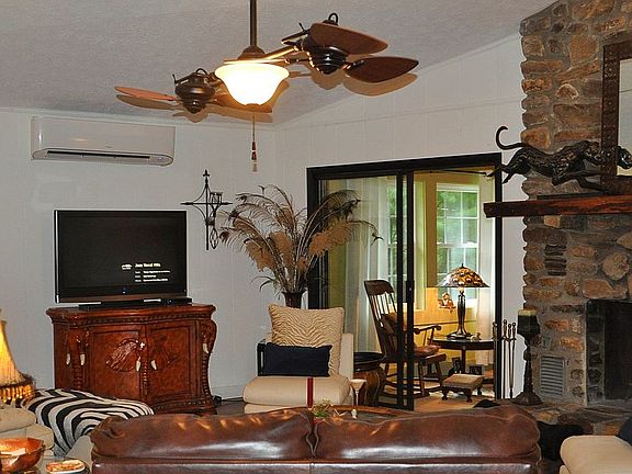 4th image of 55 Friar Tuck Ln