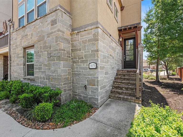 9679 Towne Lake Pkwy — Photo 3