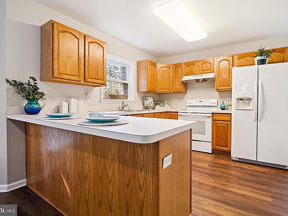 5th image of 1101 White Sands Dr
