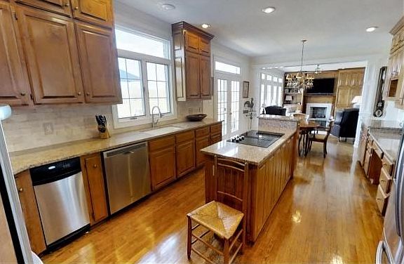 5th image of 395 Winterham Dr