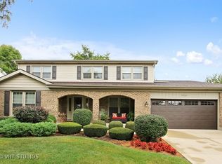 1016 W Point Dr, Schaumburg, IL 60193