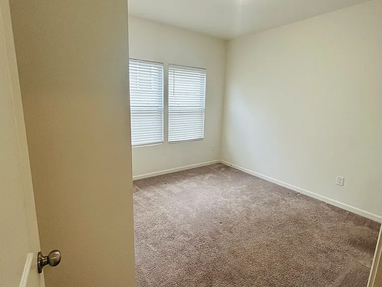 209 Michelangelo Pl — Photo 11