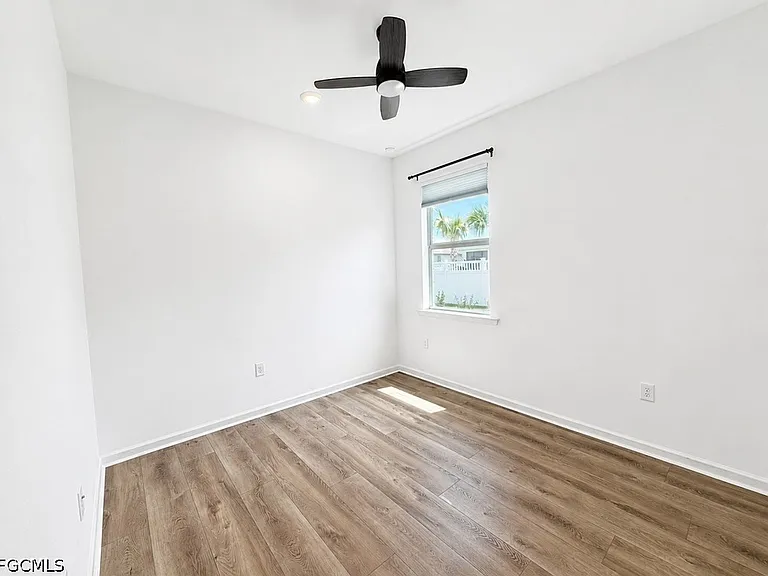 42723 Valley Brooks St — Photo 10