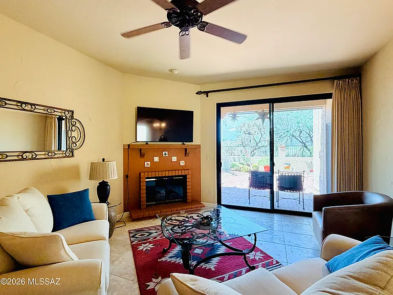 1216 E Camino Diestro — Photo 3