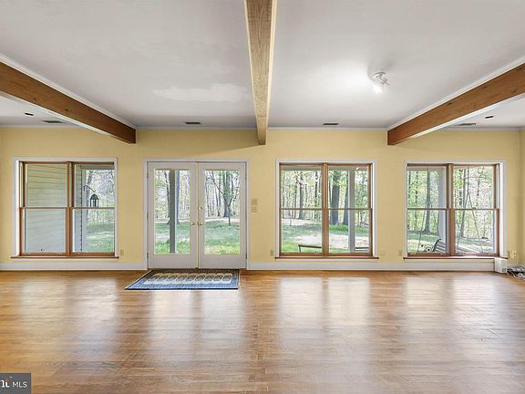 4th image of 221 Settlers Ln