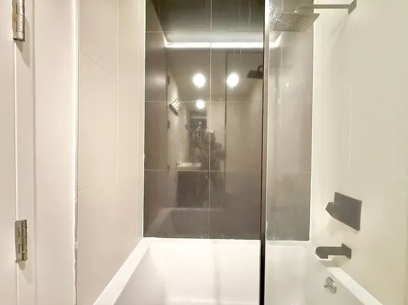 83 Montrose Avenue image 7 of 8