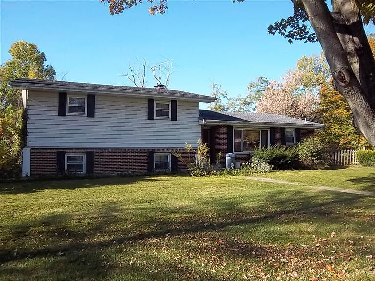 1st image of 83 Paula Dr