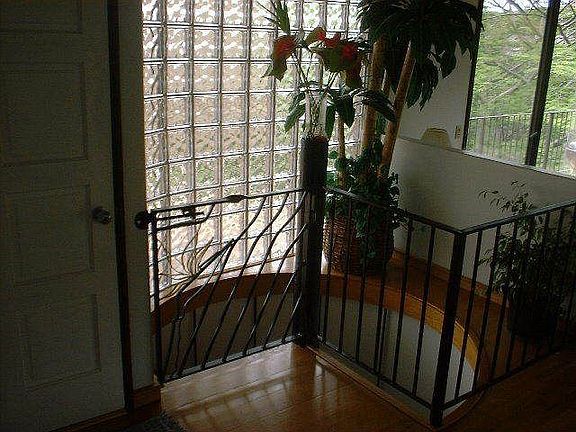 Gate to lower level