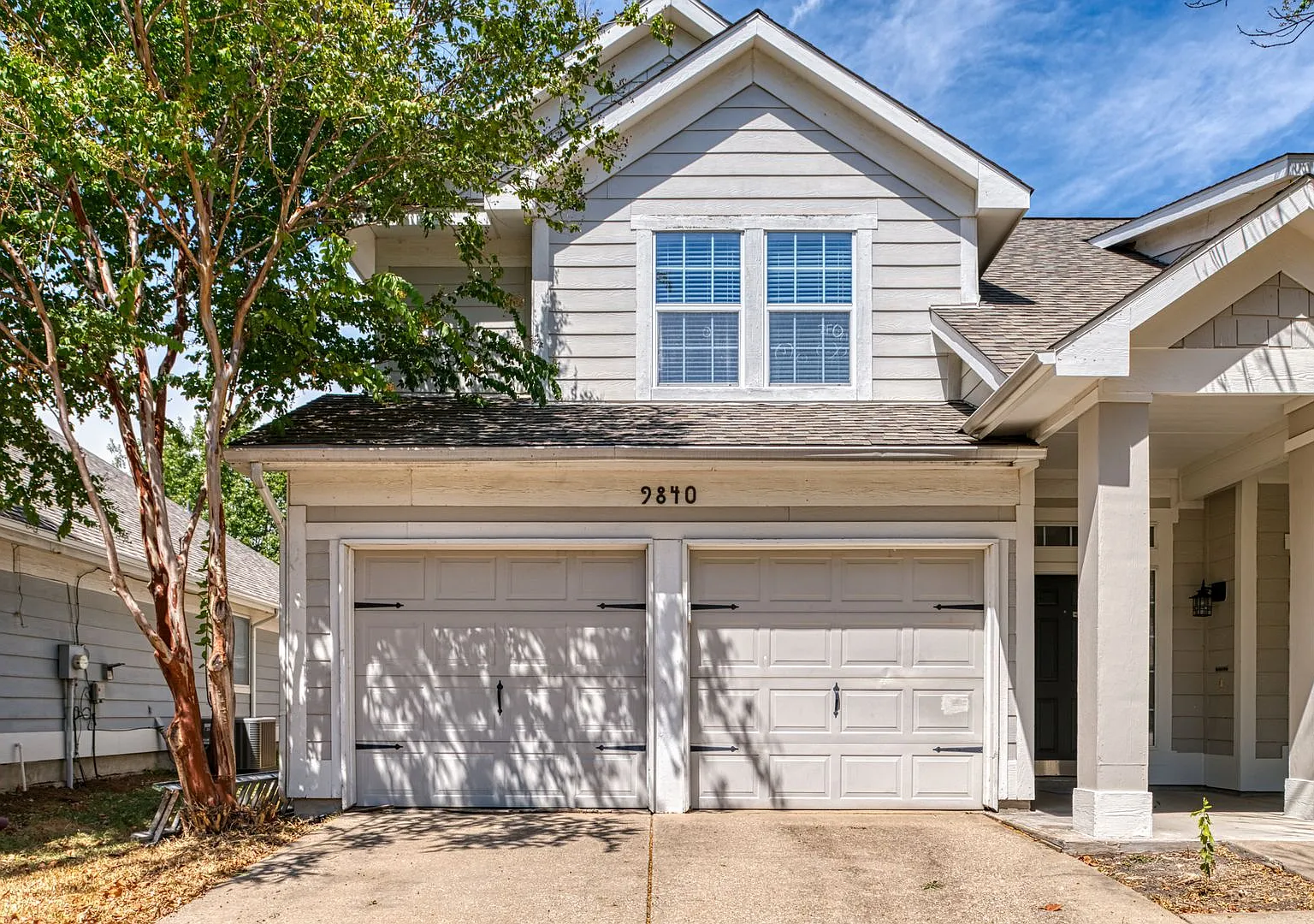 Charming 4-Bedroom, 2.5-Bathroom Home - Available Now — Photo 4