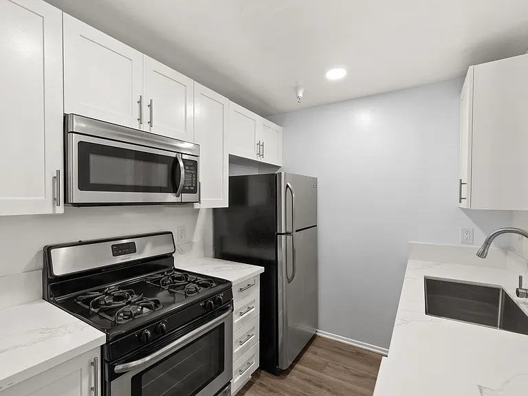 1223 Federal Ave — Photo 89