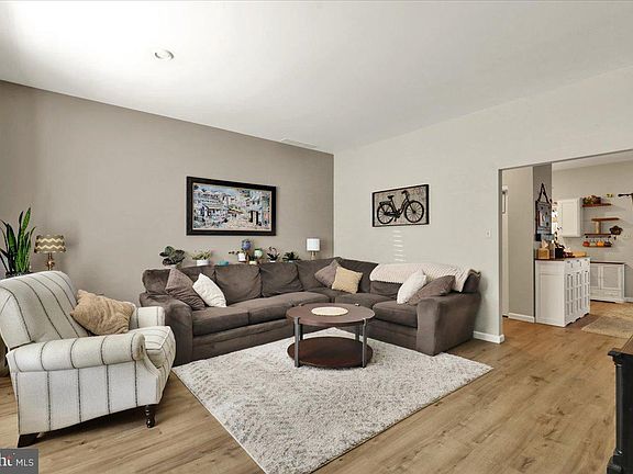 2nd image of 3 Ashfield Ct