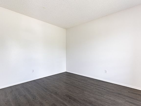 4th image of 4910 Tennyson Dr
