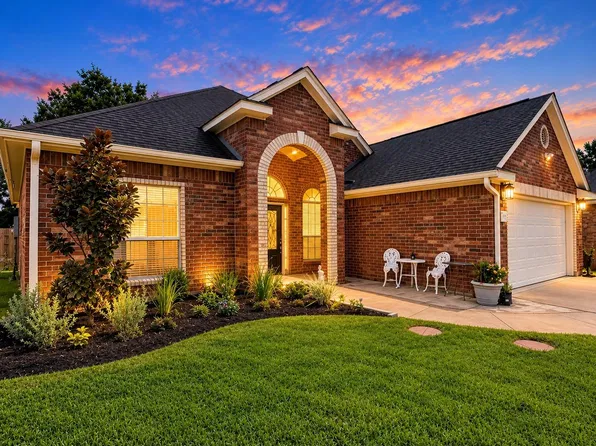 519 Oleander St, Lake Jackson, TX 77566