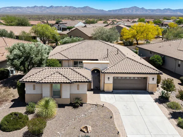 700 N Pebbles Ridge Dr, Green Valley, AZ 85614