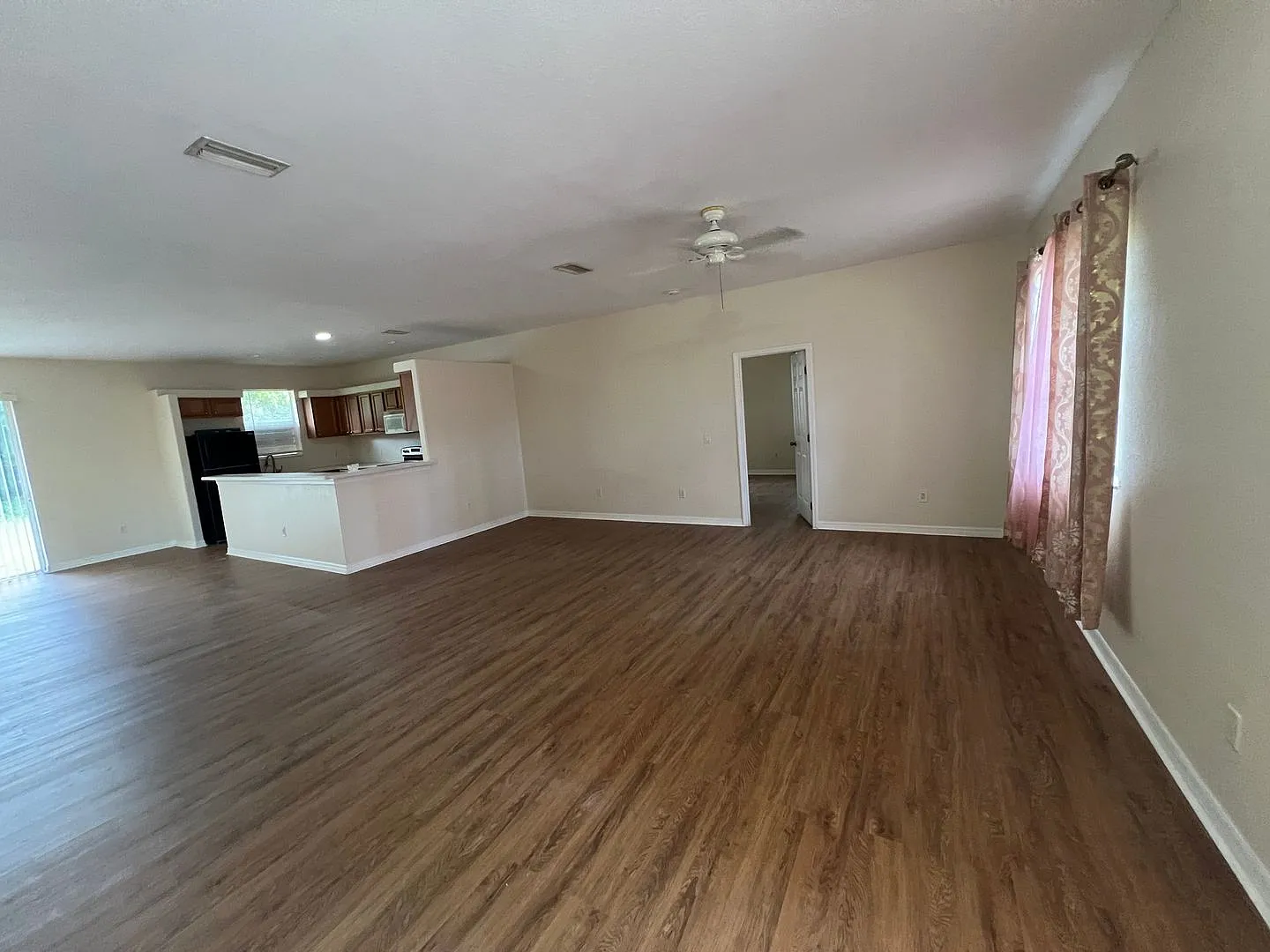 Available 9/15/26 -- $1,650 ** 3 Bed / 2 Bath * Single Family Home — Photo 3