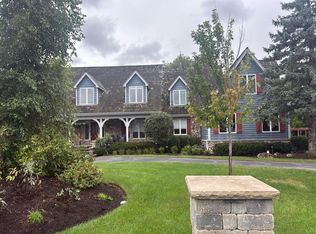 145 Clover Hill Ln, North Barrington, IL 60010