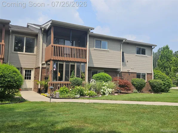 10161 Nancys Blvd, Grosse Ile, MI 48138