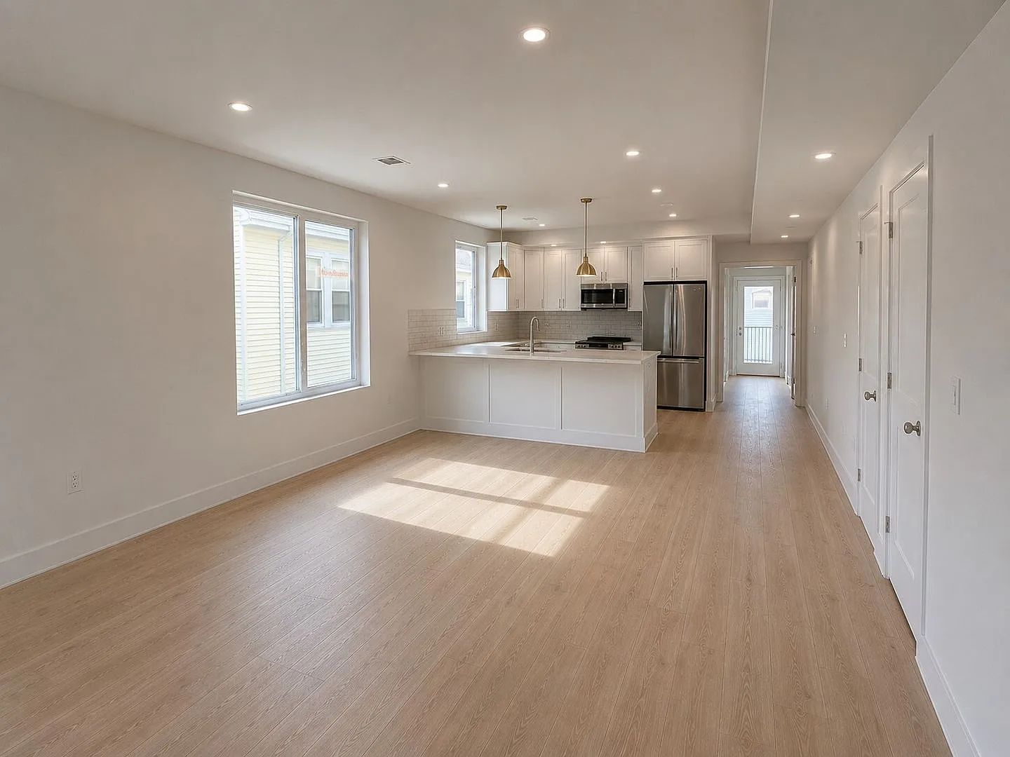 Awesome 3 bed 2 bath.... Don't miss out! — Photo 1
