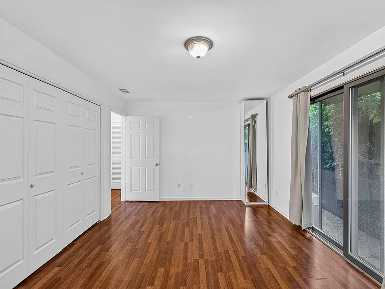 224 Washington Ave #B — Photo 17