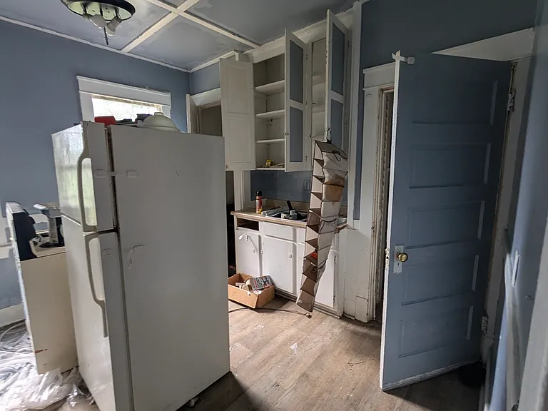 2113 W Howett St — Photo 12