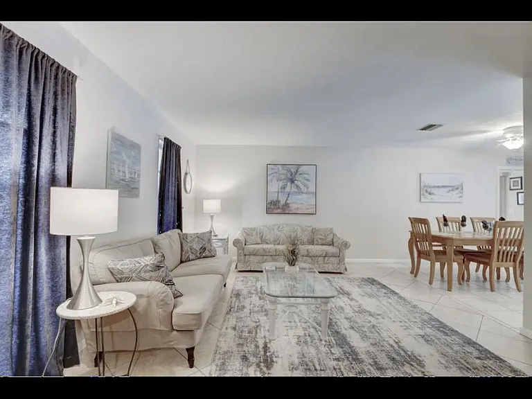 614 SE 28th Ter — Photo 17