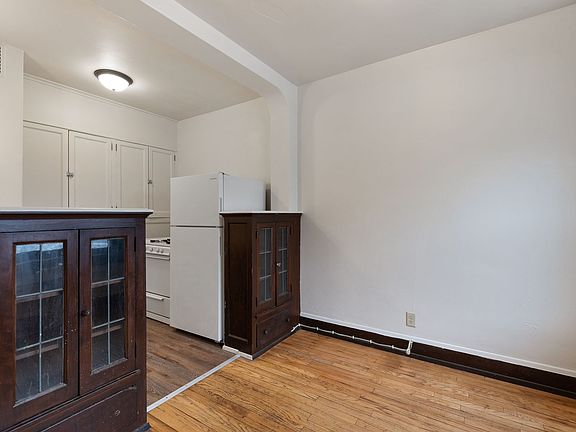 3rd image of 2435 W Wisconsin Ave #405