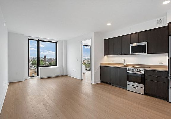 3rd image of 662 Pacific St #17N