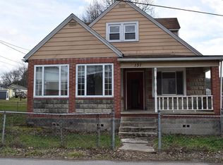 137 8th St, Beaver, WV 25813