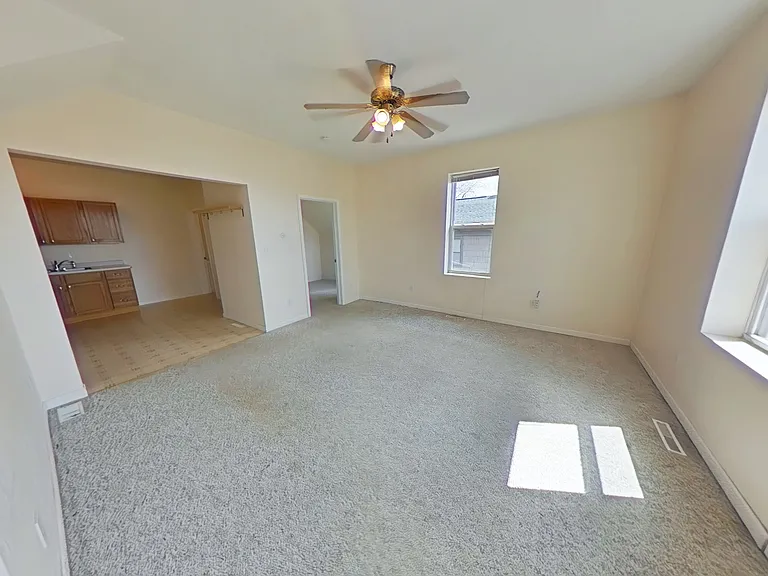 232 W Bluff St #B — Photo 3