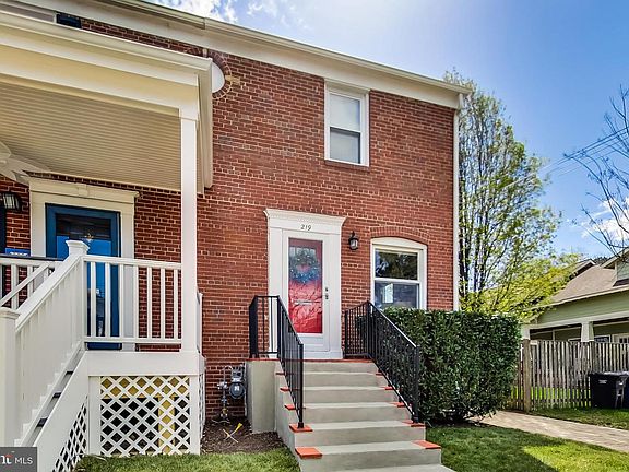 2nd image of 219 E Del Ray Ave