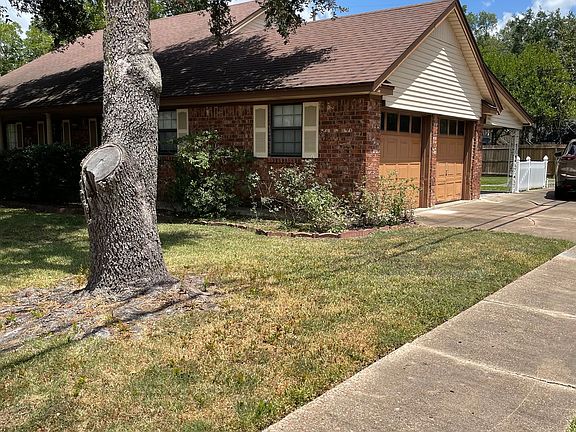 2nd image of 2615 Huckleberry Ln