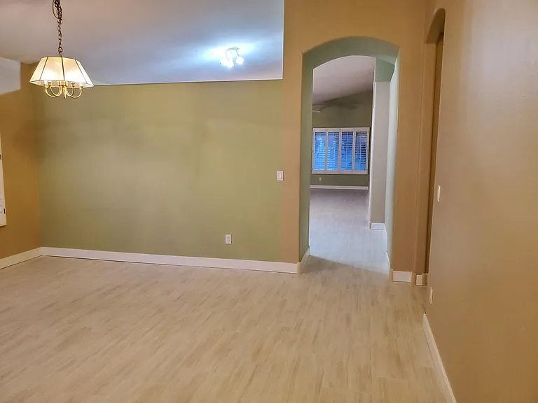 871 E Orchid Ln — Photo 5