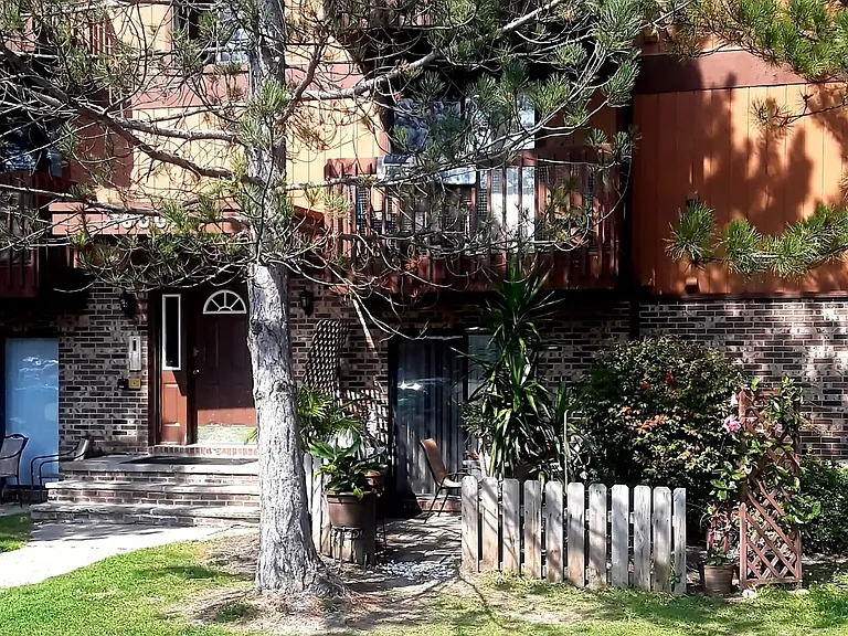 Seneca-Broadview Hills — Photo 9