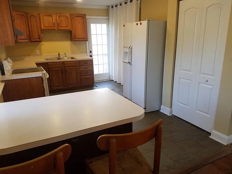 1301 Mockingbird Ln — Photo 4