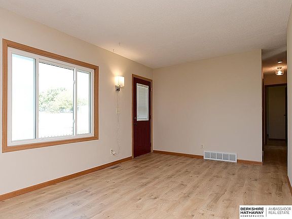 3rd image of 305 N Taylor Ave