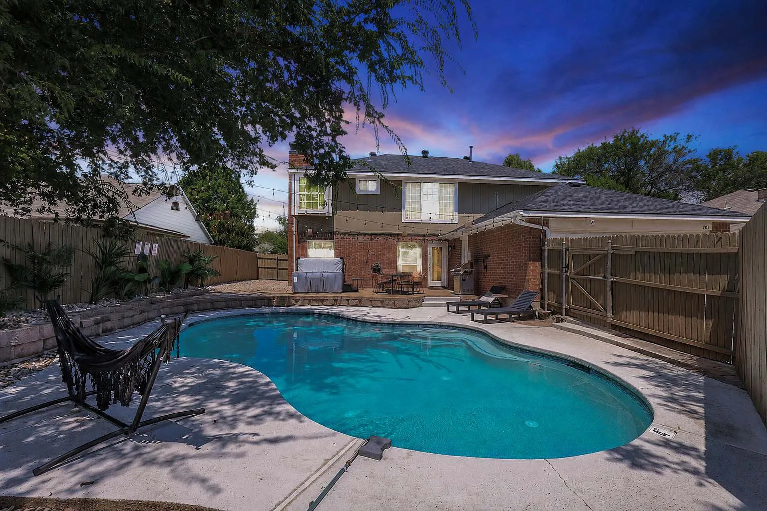 5 bed, 2.5 bath, 2380 sqft, $8,750 — Photo 2