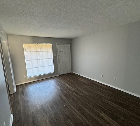 3rd image of 4327 Chuck Ave