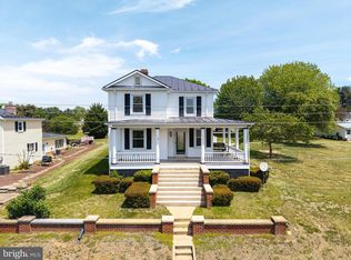 606 S 1st St, Shenandoah, VA 22849