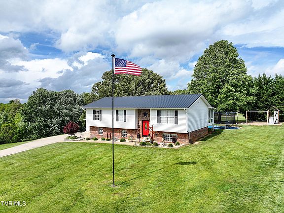 3rd image of 122 Earlington Dr
