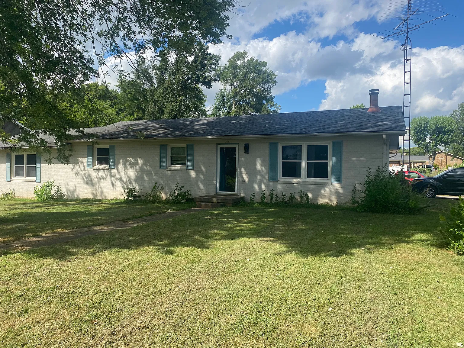 4 bed, $1,900 — Photo 2