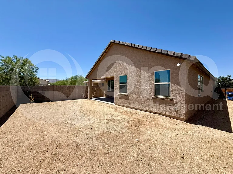 18797 W Becker Ct — Photo 25