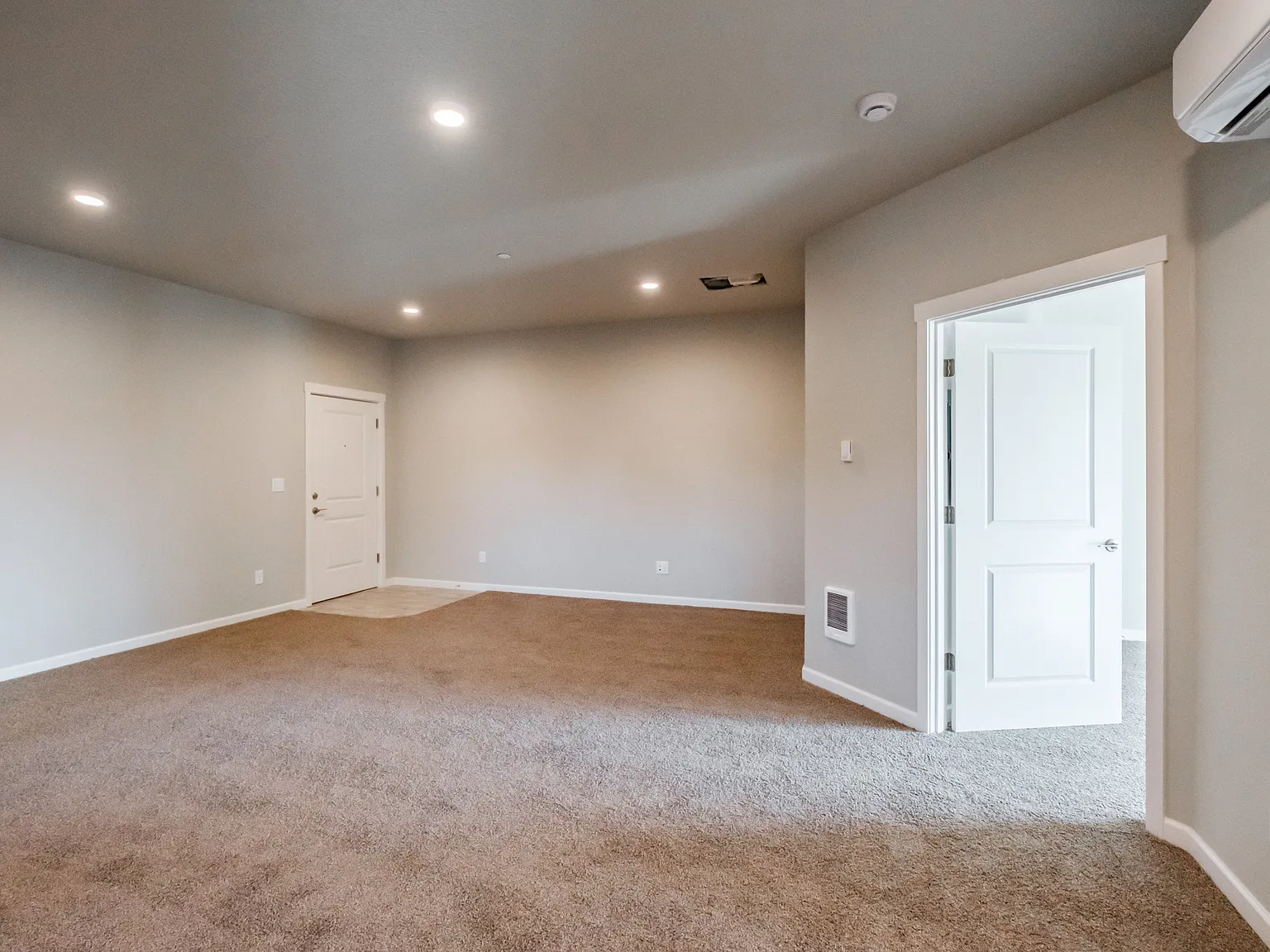2 bed, 1050 sqft, $1,650 — Photo 4