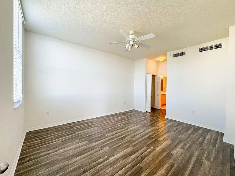 2421 NE 65th St #601 — Photo 9